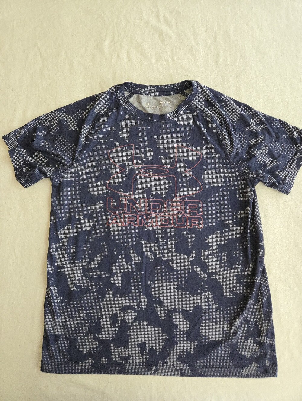 Under Armour Loose Fit Heat Gear Boys Navy Blue Camo Short Sleeve Tee EB4